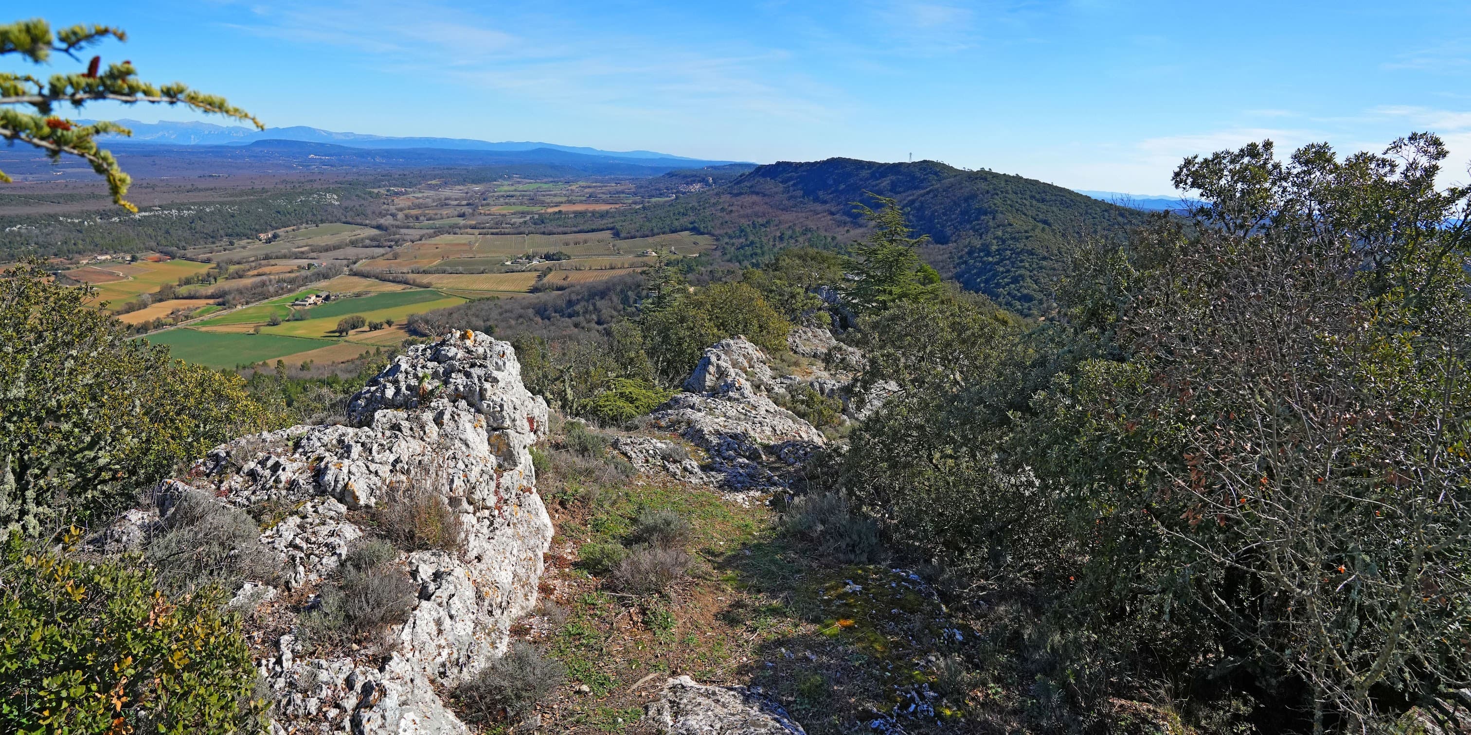 Hiking trail in Artigues with scenic mountain views